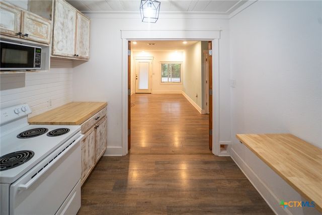 1006 W North Street, Victoria, TX 77901