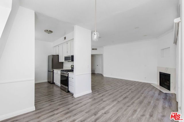 9800 Vidor Drive 303, Los Angeles, CA 90035