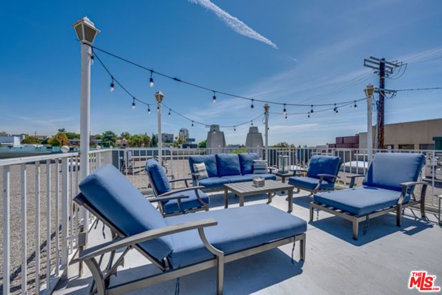 9800 Vidor Drive 303, Los Angeles, CA 90035