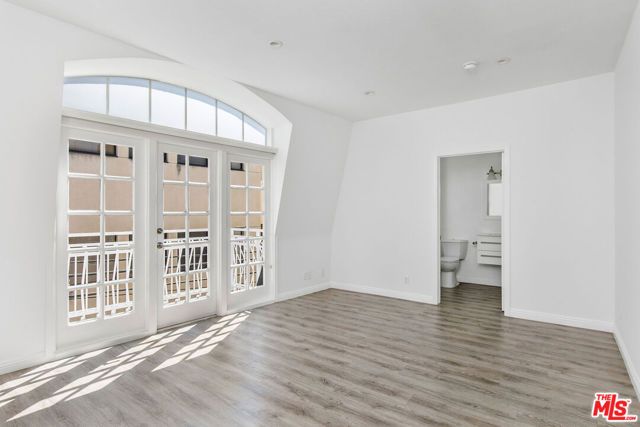 9800 Vidor Drive 303, Los Angeles, CA 90035