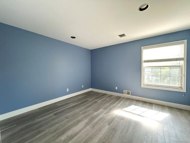 27 Snowdance Lane, Nesconset, NY 11767