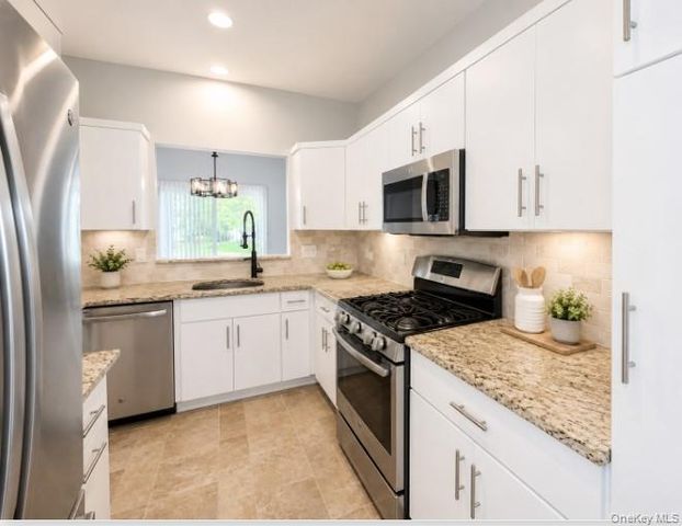 27 Snowdance Lane, Nesconset, NY 11767