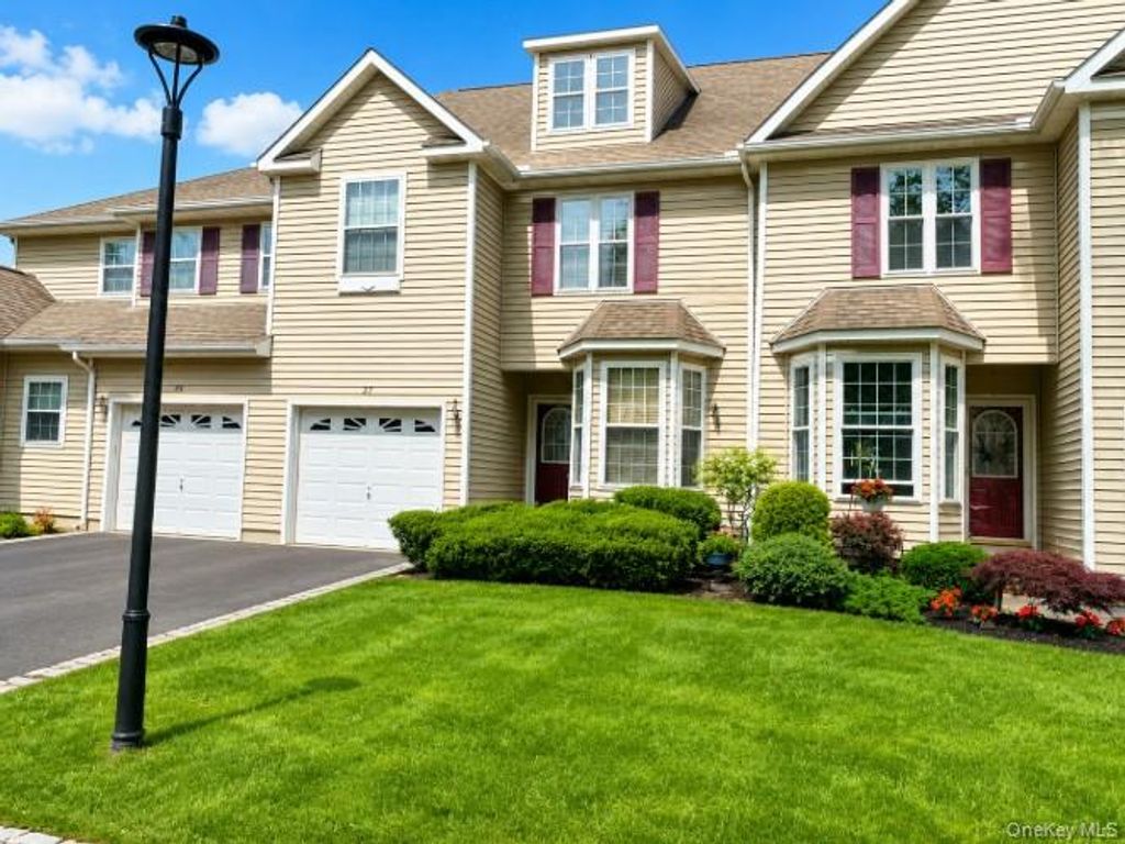 27 Snowdance Lane, Nesconset, NY 11767