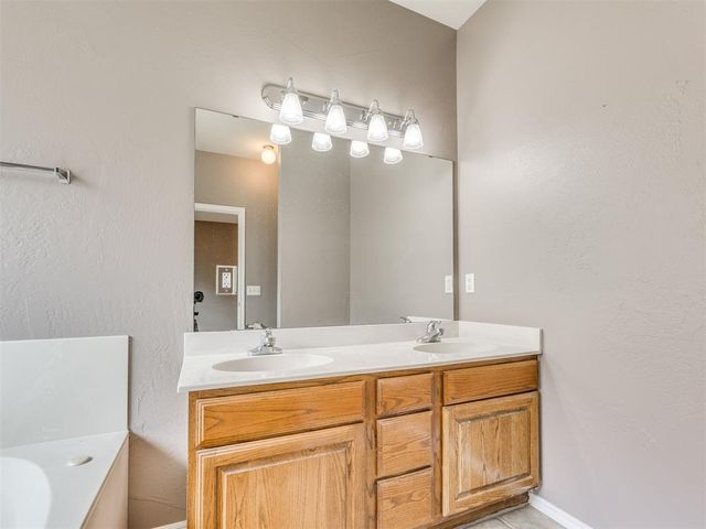 17628 Palladium Lane, Edmond, OK 73012