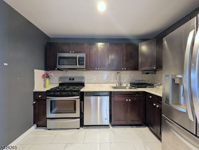 448 Fulton St, Elizabeth City, NJ 07206