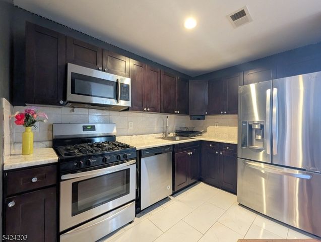 448 Fulton St, Elizabeth City, NJ 07206