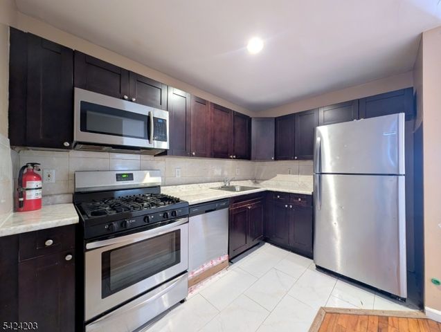 448 Fulton St, Elizabeth City, NJ 07206