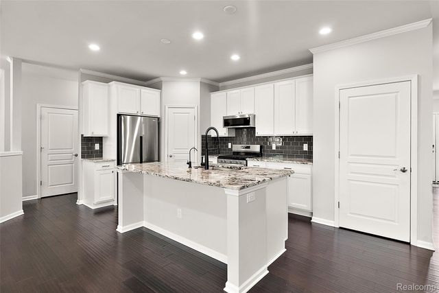 31065 Tremont Lane, Beverly Hills Village, MI 48025