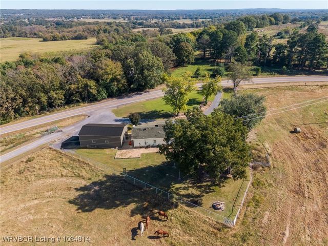 6415 N Highway 96, Lavaca, AR 72941