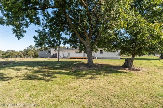 6415 N Highway 96, Lavaca, AR 72941