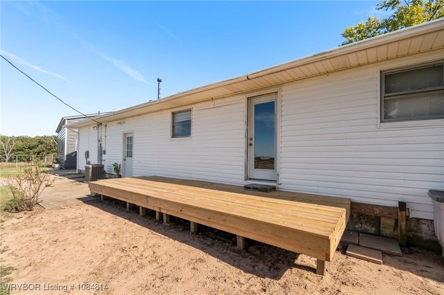 6415 N Highway 96, Lavaca, AR 72941