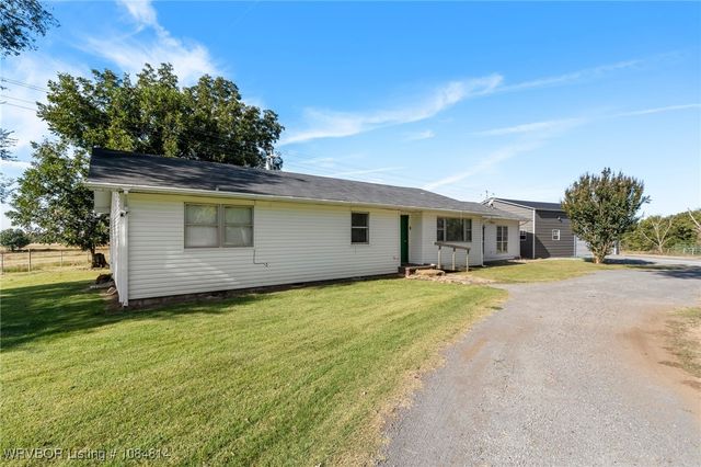 6415 N Highway 96, Lavaca, AR 72941