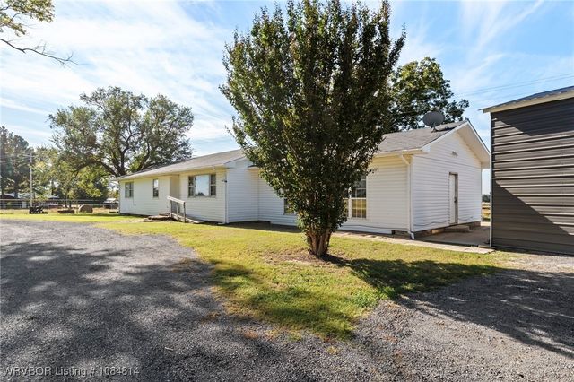 6415 N Highway 96, Lavaca, AR 72941