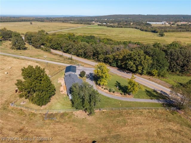 6415 N Highway 96, Lavaca, AR 72941