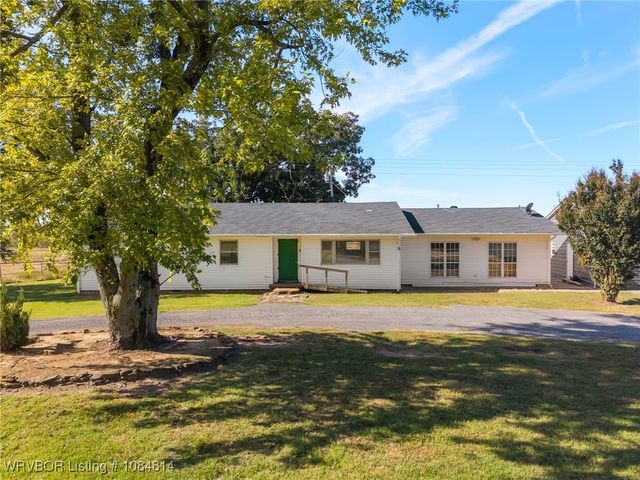 6415 N Highway 96, Lavaca, AR 72941