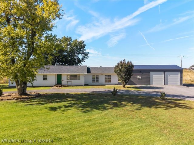 6415 N Highway 96, Lavaca, AR 72941