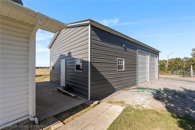 6415 N Highway 96, Lavaca, AR 72941