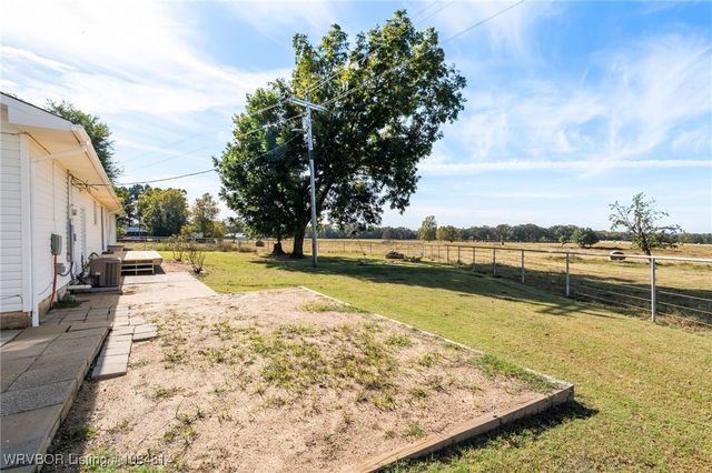 6415 N Highway 96, Lavaca, AR 72941