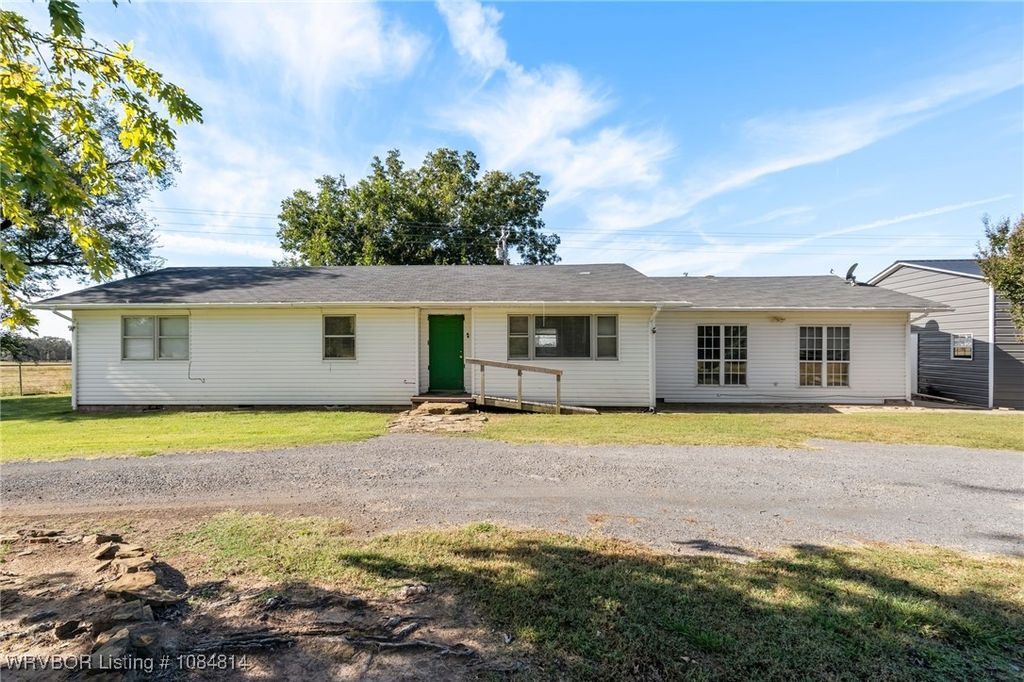 6415 N Highway 96, Lavaca, AR 72941