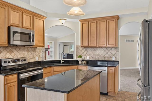 4216 Broken Rock Drive, Wentzville, MO 63385