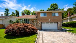 27 Barrypark Court, Albertson, NY 11507
