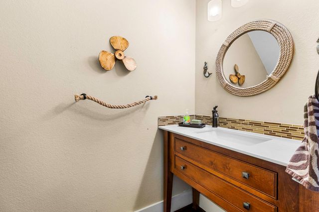 428 Bridgelanding, Onalaska, TX 77360