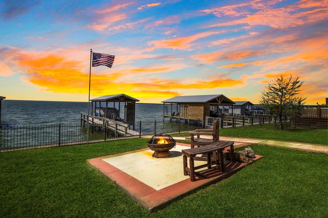 428 Bridgelanding, Onalaska, TX 77360