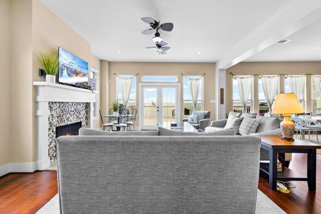 428 Bridgelanding, Onalaska, TX 77360