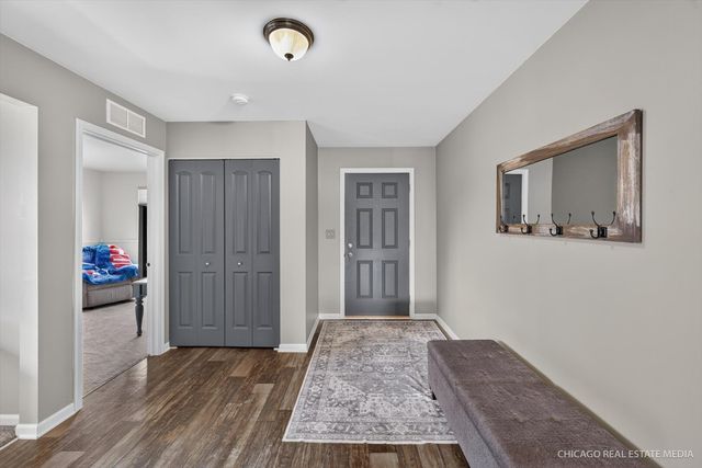1002 Chestnut Drive, Pingree Grove, IL 60140