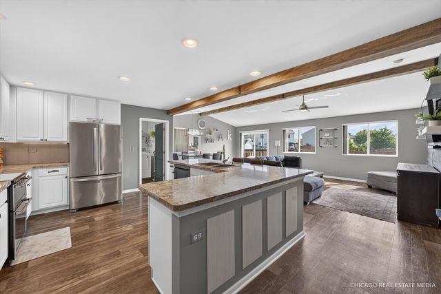 1002 Chestnut Drive, Pingree Grove, IL 60140