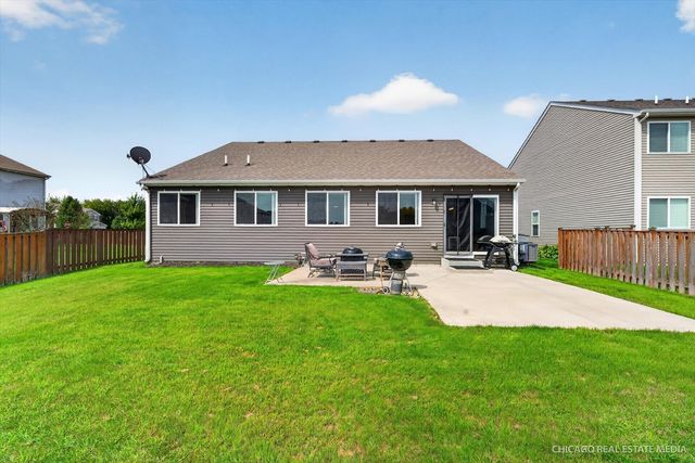 1002 Chestnut Drive, Pingree Grove, IL 60140