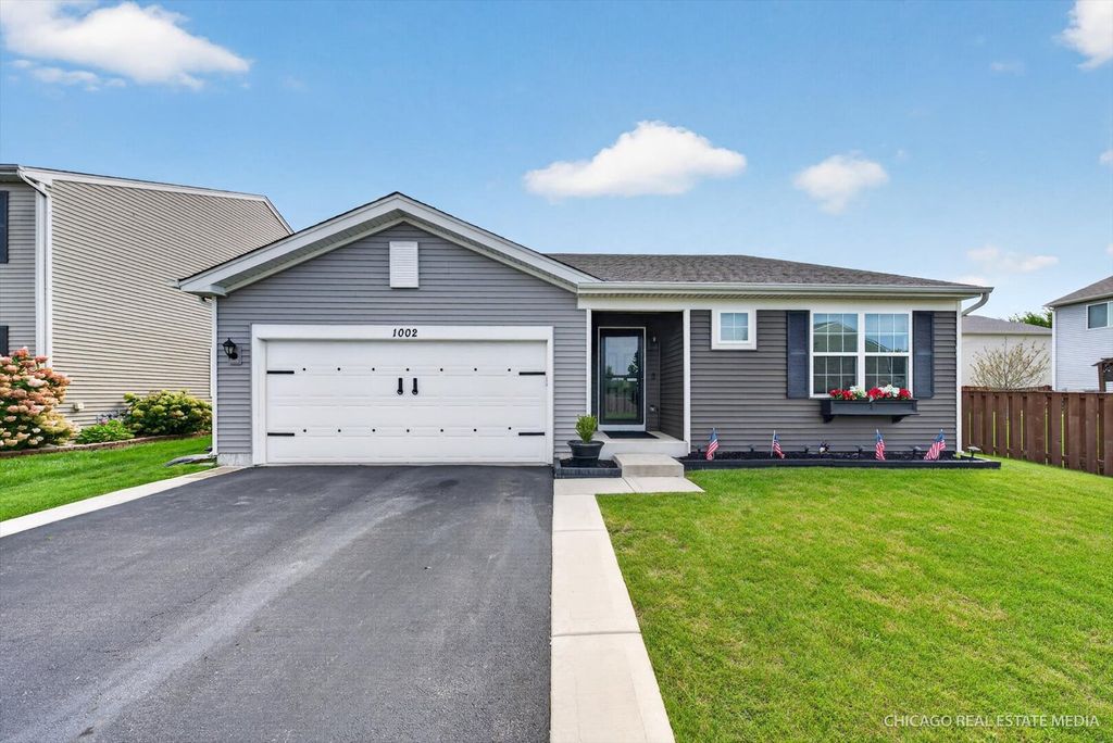 1002 Chestnut Drive, Pingree Grove, IL 60140