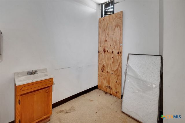 104 Teakwood Drive, Victoria, TX 77901