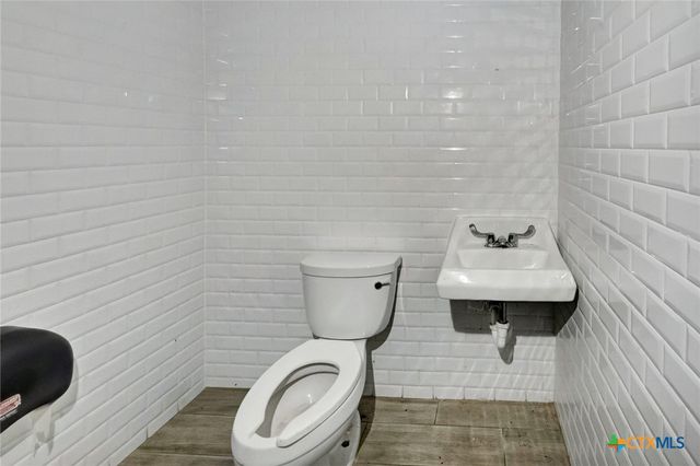 104 Teakwood Drive, Victoria, TX 77901