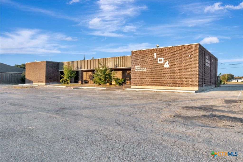 104 Teakwood Drive, Victoria, TX 77901