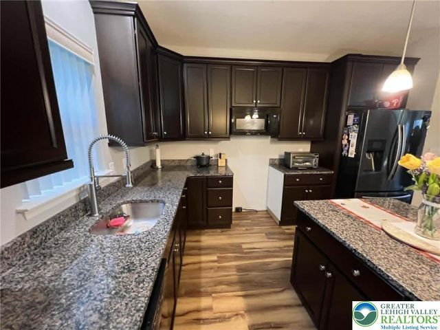 2290 Rising Hill Road, Whitehall Twp, PA 18052
