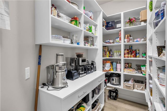 2047 W COUGAR ROCK CIR, St. George, UT 84770