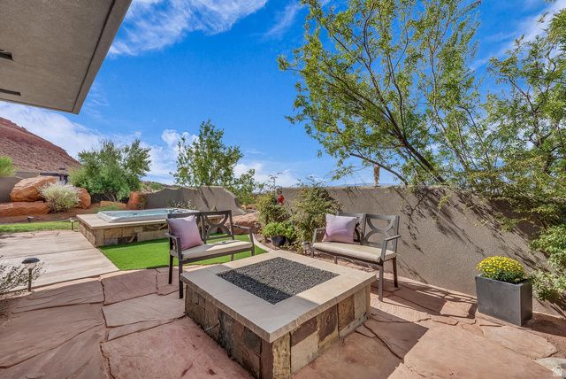 2047 W COUGAR ROCK CIR, St. George, UT 84770