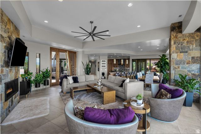 2047 W COUGAR ROCK CIR, St. George, UT 84770