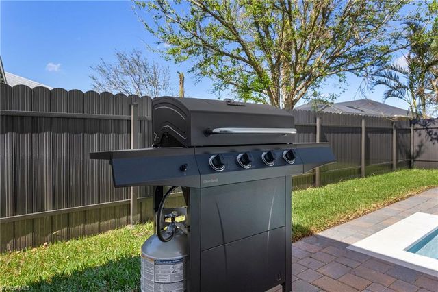 1925 SW 3rd TER, Cape Coral, FL 33991