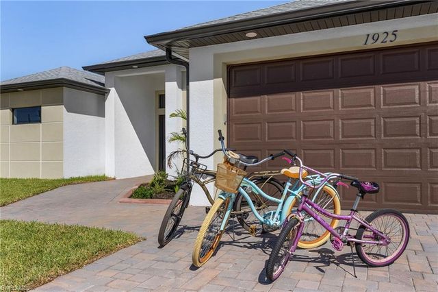 1925 SW 3rd TER, Cape Coral, FL 33991