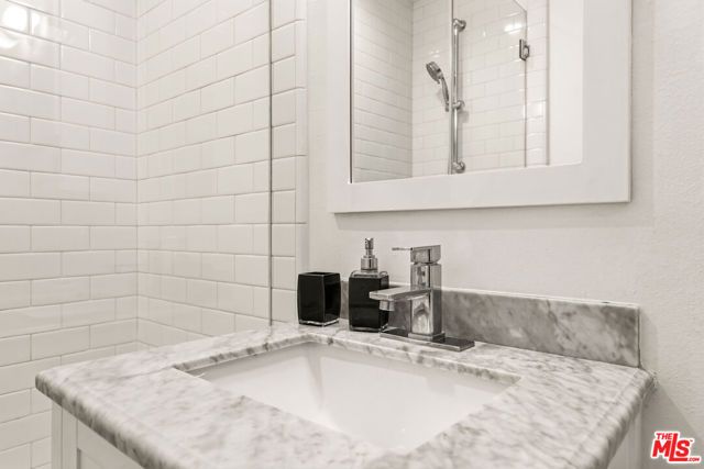 2741 S Palm Grove Avenue, Los Angeles, CA 90016