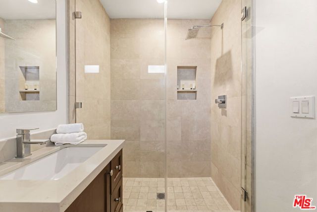 2741 S Palm Grove Avenue, Los Angeles, CA 90016
