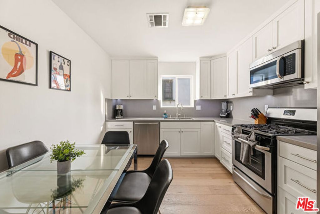 2741 S Palm Grove Avenue, Los Angeles, CA 90016