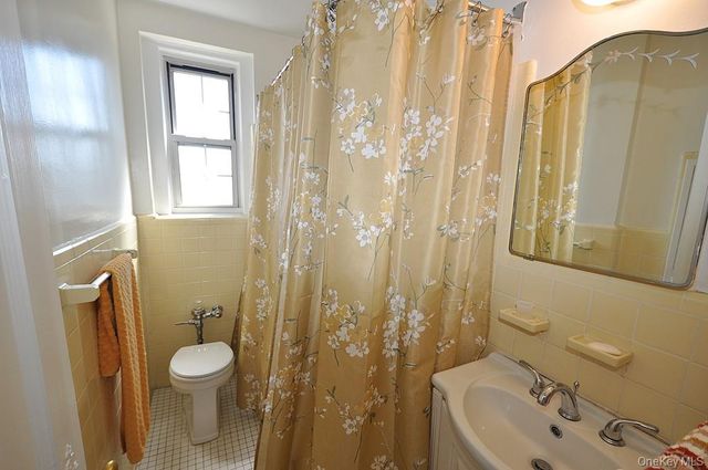 253 Garth Road 6F, Scarsdale, NY 10583