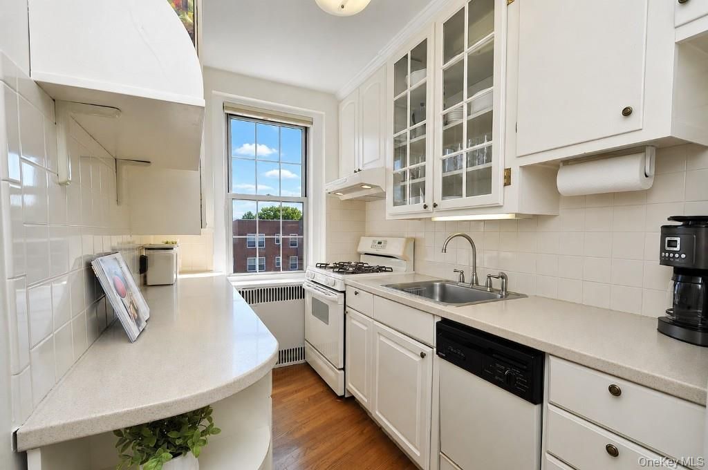 253 Garth Road 6F, Scarsdale, NY 10583 — photo 2