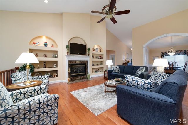 1156 Hollow Valley Court, St Charles, MO 63304