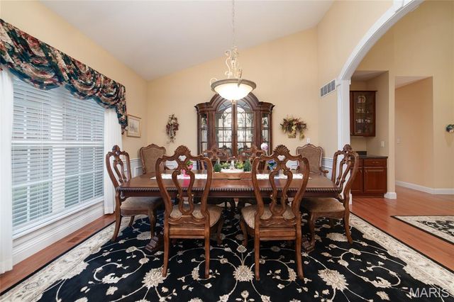 1156 Hollow Valley Court, St Charles, MO 63304