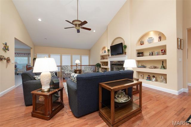 1156 Hollow Valley Court, St Charles, MO 63304