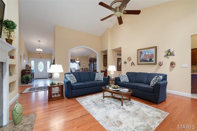 1156 Hollow Valley Court, St Charles, MO 63304